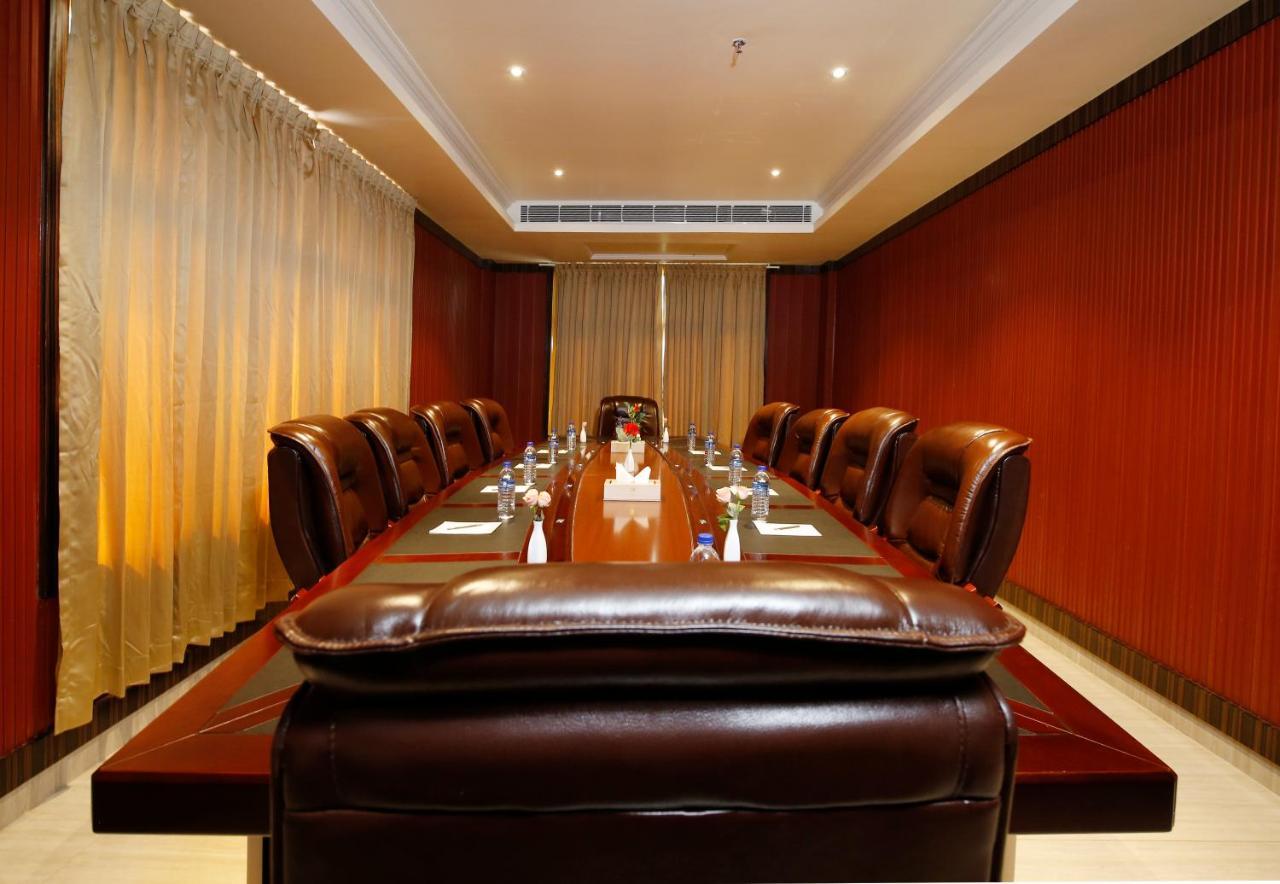 Hotel Park Residency Nilambur Exterior photo